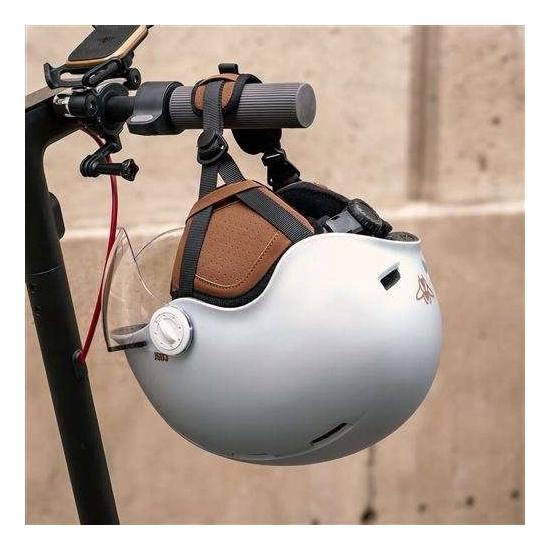 Kask CASR Styl daszek zdejmowane nauszniki r. M 55-58cm